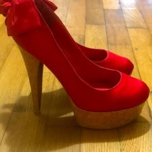 Penny loves Kenny bow heels.